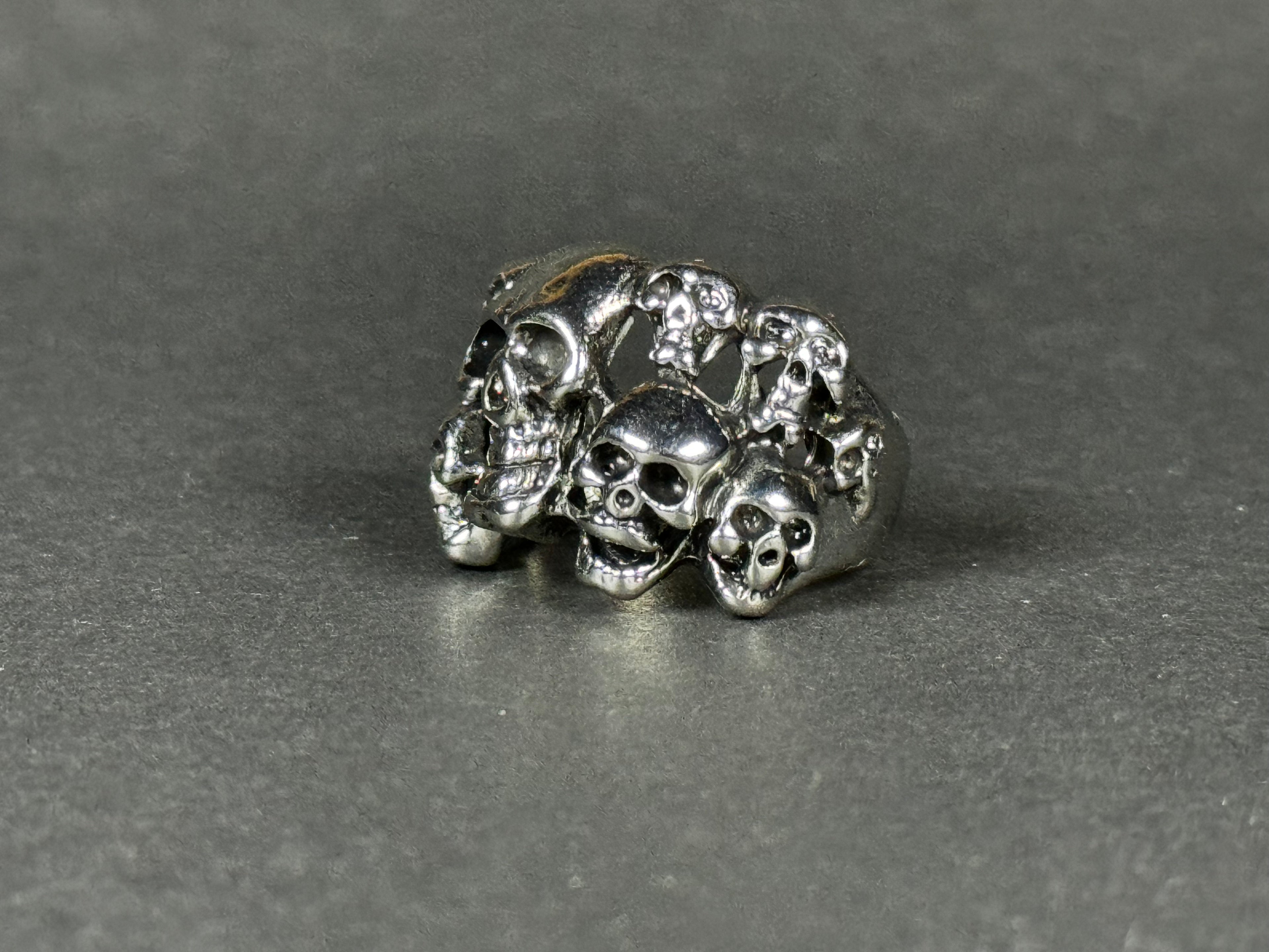 Dead Skulls Ring