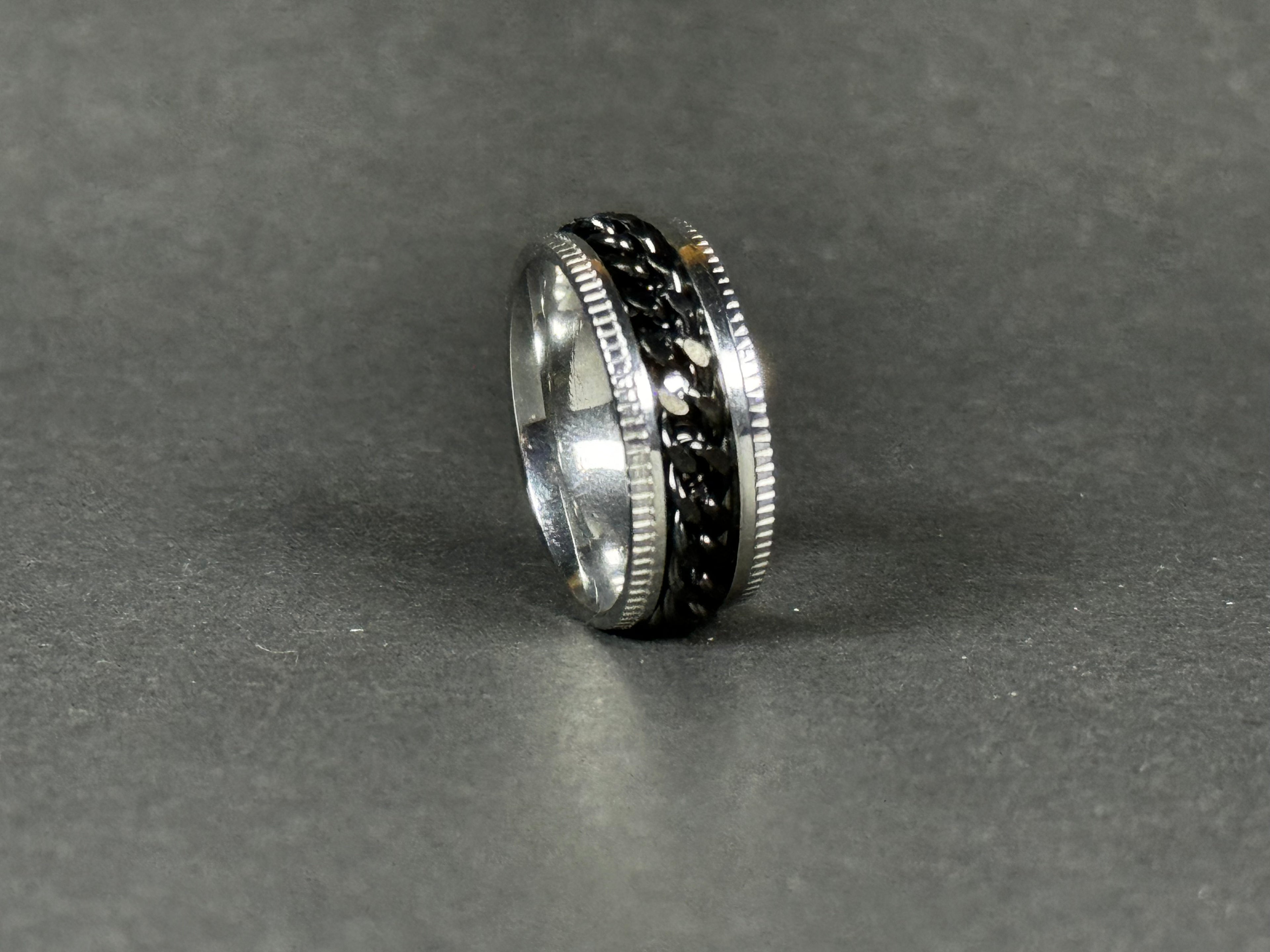 Rotating Chain Ring (Black)
