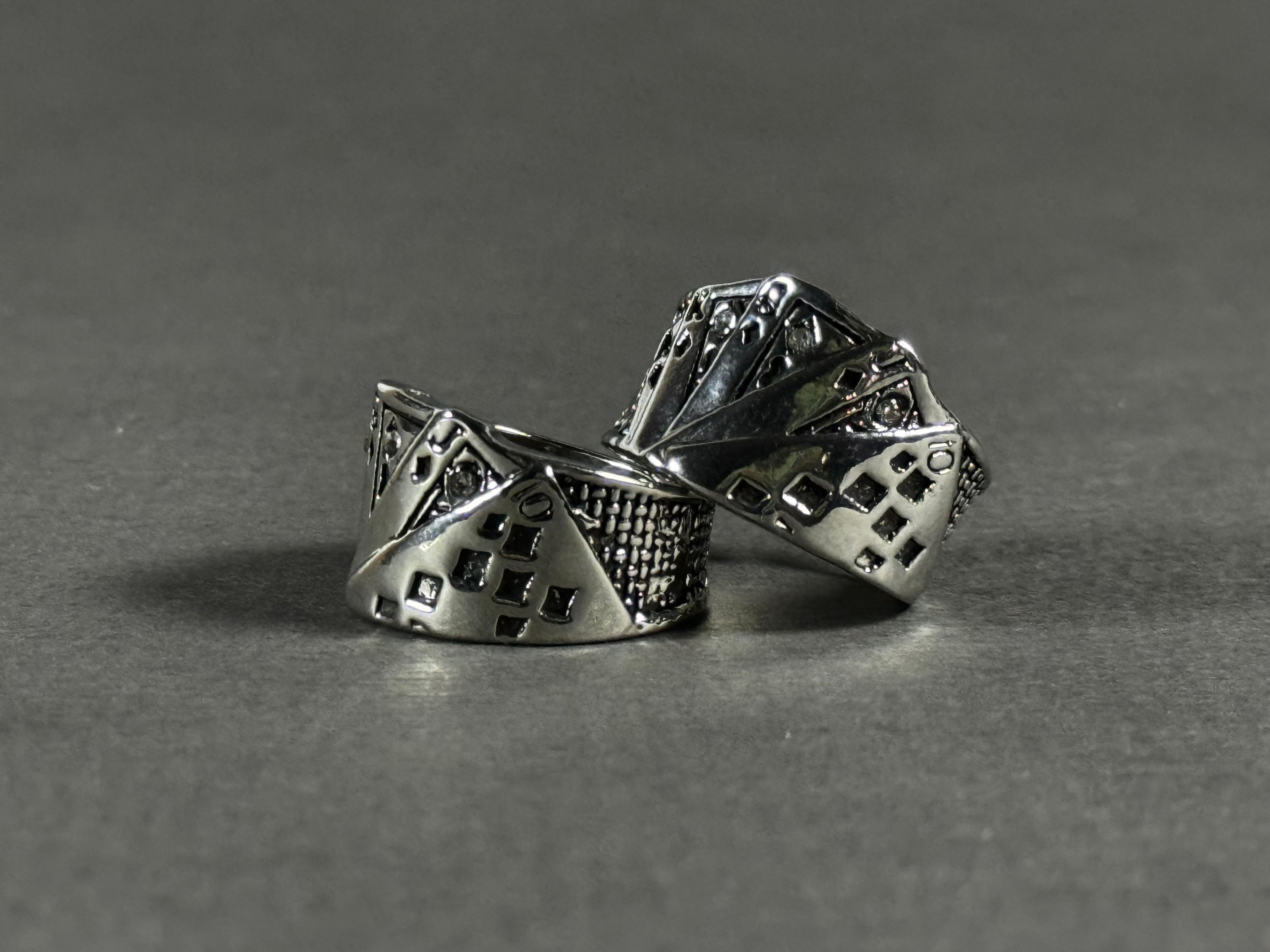 Decked Ring