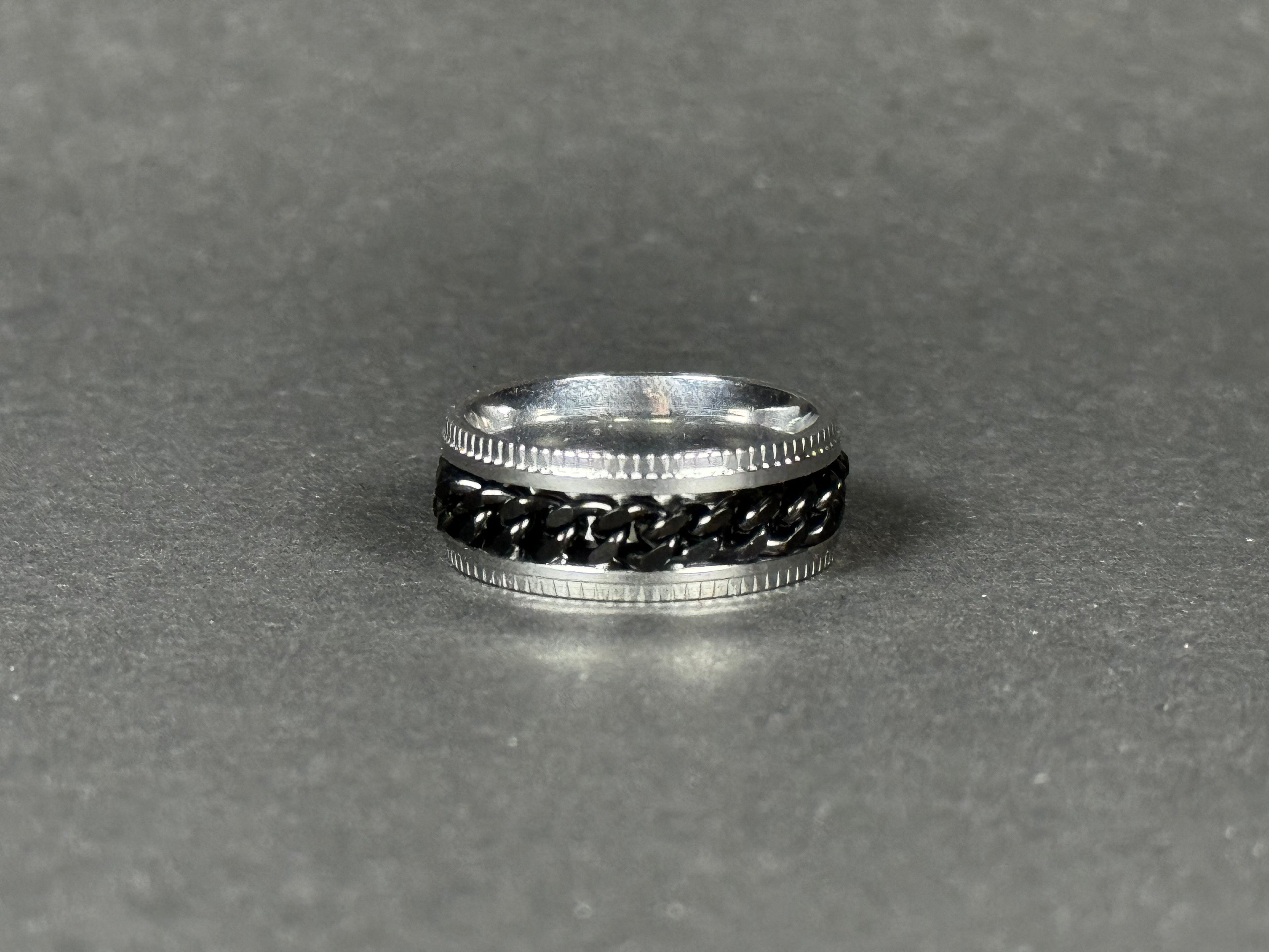 Rotating Chain Ring (Black)